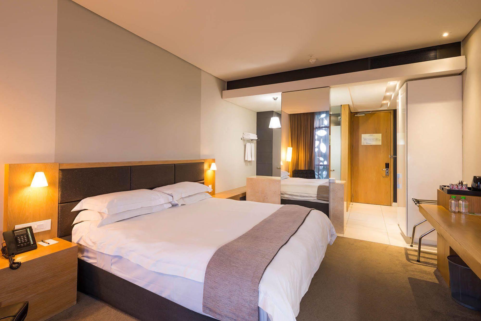 Aha Gateway Hotel Umhlanga ダーバン エクステリア 写真