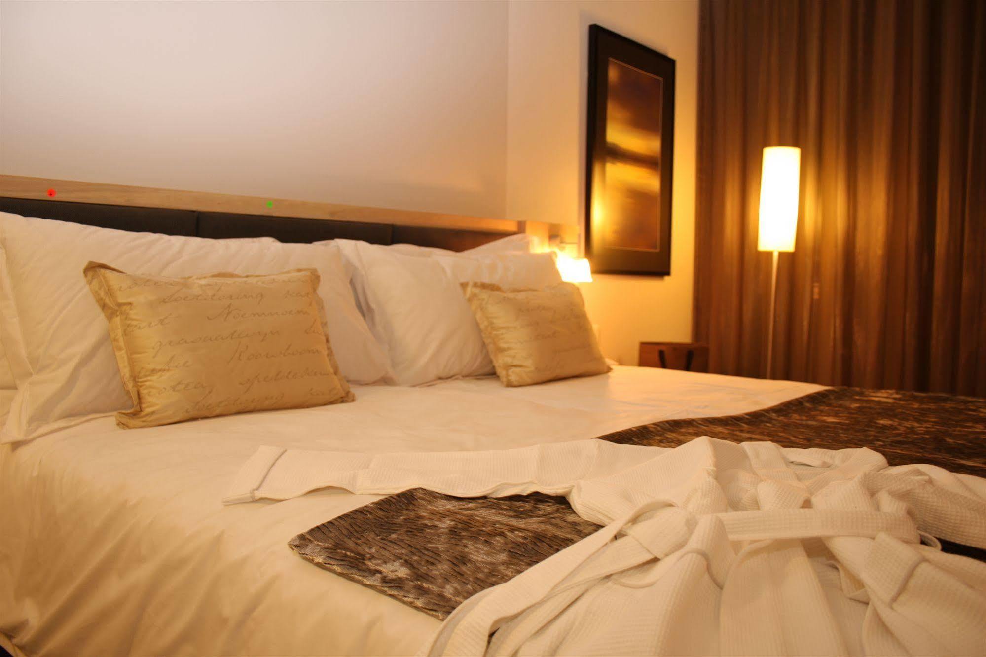 Aha Gateway Hotel Umhlanga ダーバン エクステリア 写真