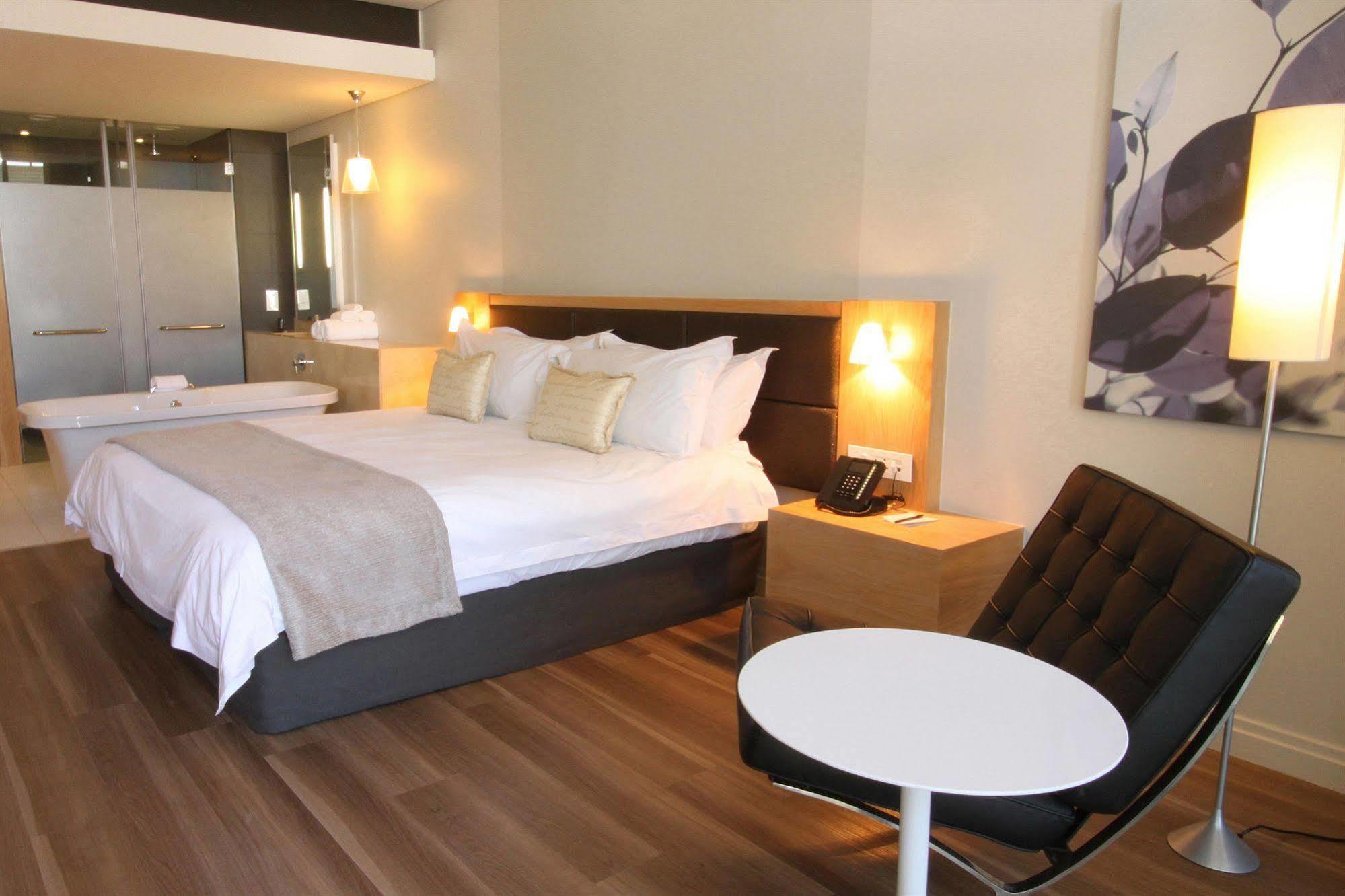 Aha Gateway Hotel Umhlanga ダーバン エクステリア 写真